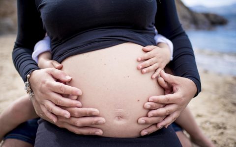 Photographe Grossesse à Hyères dans le Var