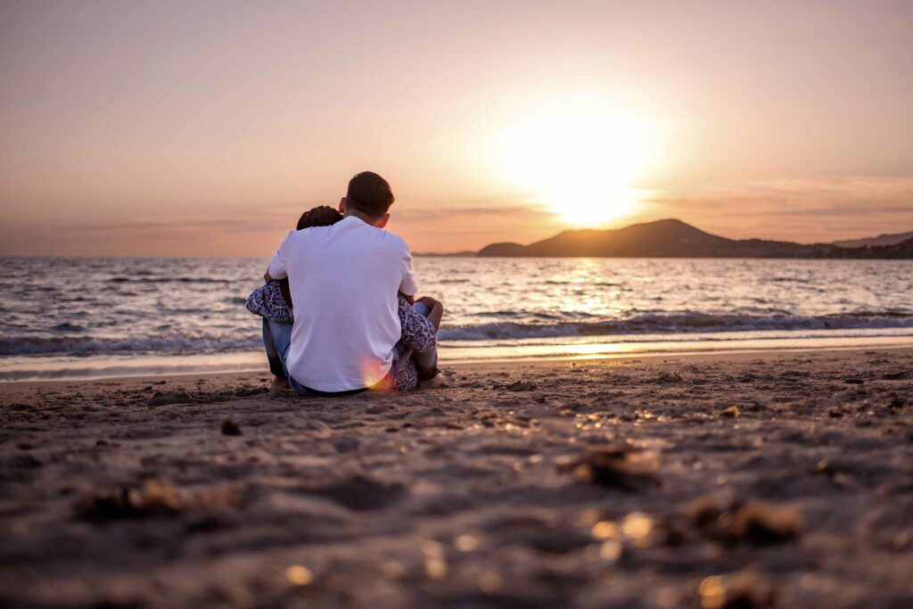 SEANCE-COUPLE-GOLDEN-HOUR-HYERES-PHOTOGRAPHE-JESSICA