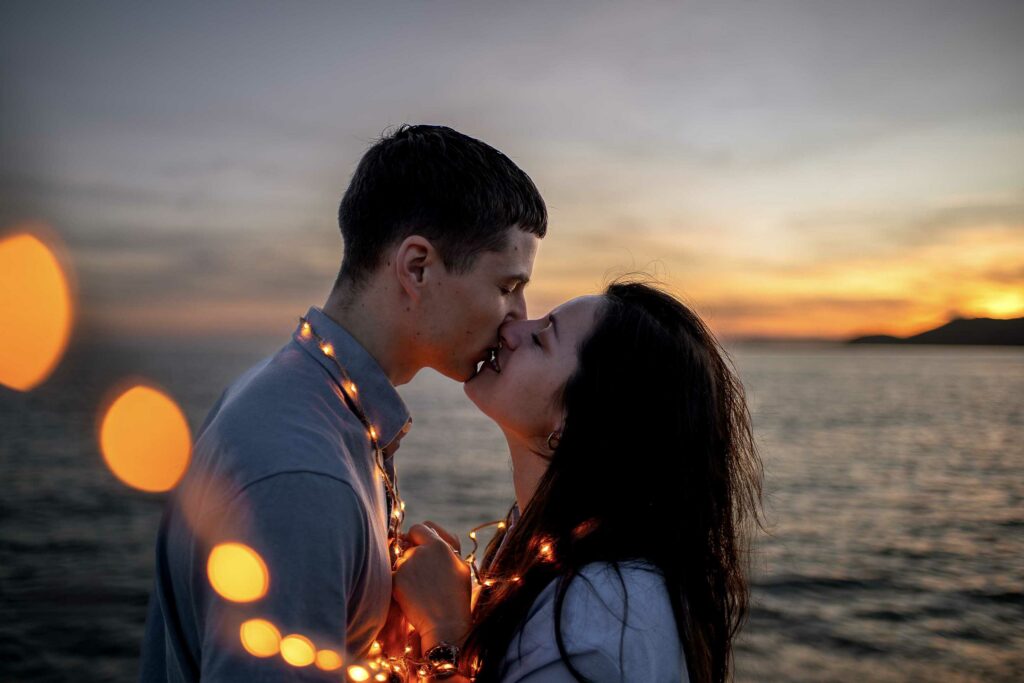 SEANCE-COUPLE-LOVE-SESSION-LOW-LIGHT-HYERES-PHOTOGRAPHE-JESSICA
