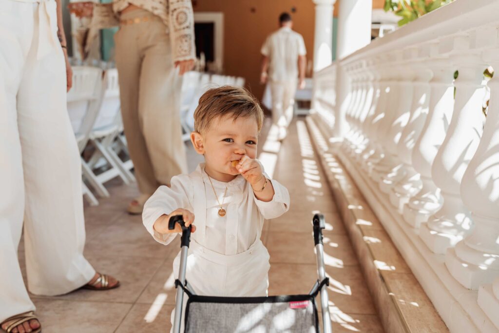 photographe-bapteme-hyeres-var-portrait-bebe-lumiere-naturelle