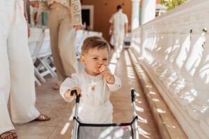 photographe-bapteme-hyeres-var-portrait-bebe-lumiere-naturelle