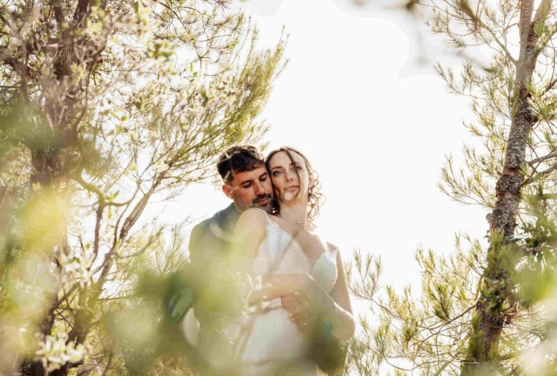 photographe-mariage-hyeres-couple-etreinte-emotion