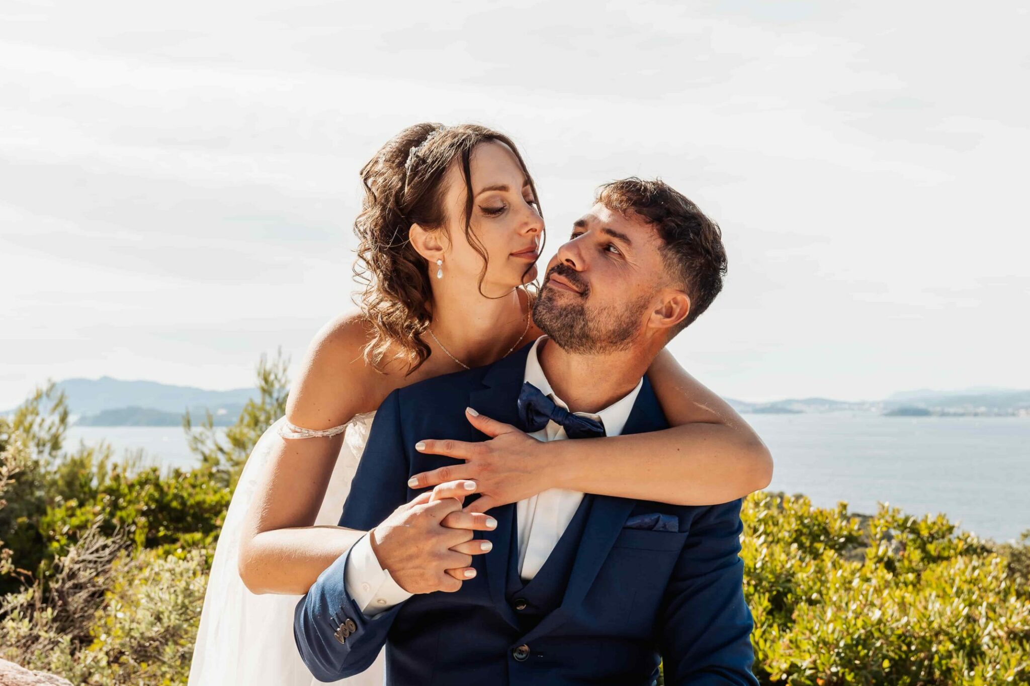 photographe-mariage-hyeres-couple-vue-panorama-cap-garonne