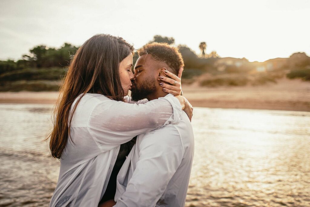 shooting-grossesse-couple-mer-coucher-soleil